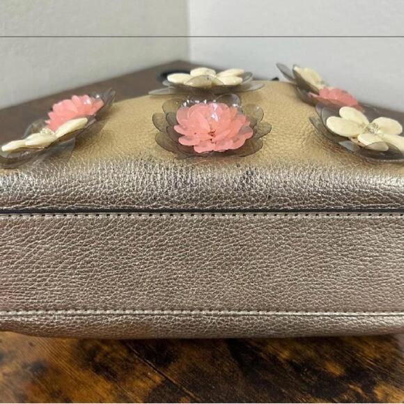 Marc Jacobs Luxury Embellished Gold Metallic Leather Tote Shoulder Bag (MJXX040) - Picture 12 of 15